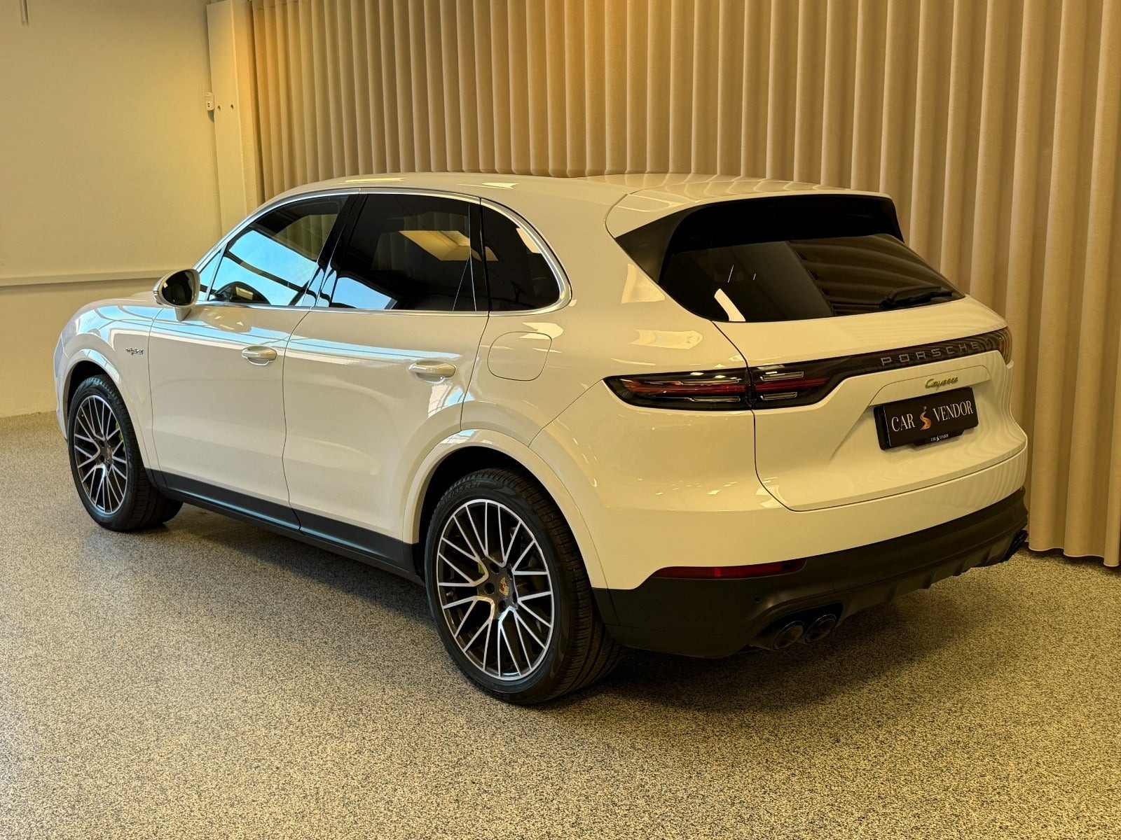 Hvid Porsche Cayenne fra 2019