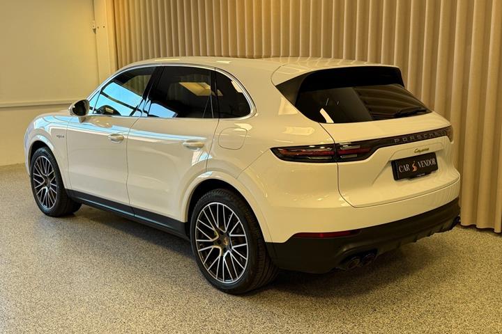 Hvid Porsche Cayenne fra 2019