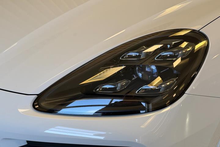 Hvid Porsche Cayenne fra 2019