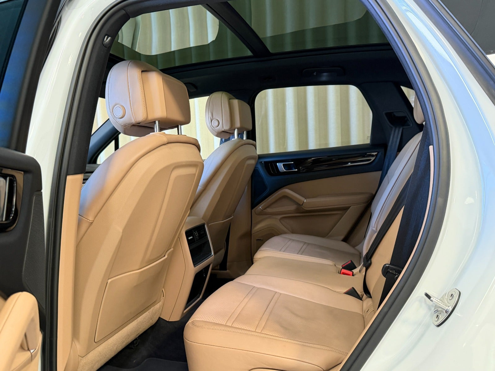 Hvid Porsche Cayenne fra 2019