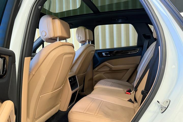 Hvid Porsche Cayenne fra 2019