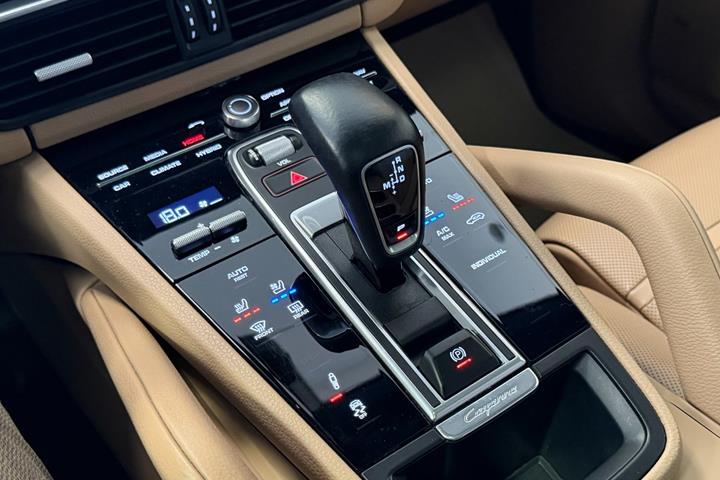 Hvid Porsche Cayenne fra 2019