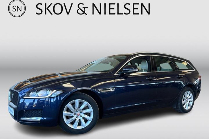 Blå Jaguar XF fra 2018