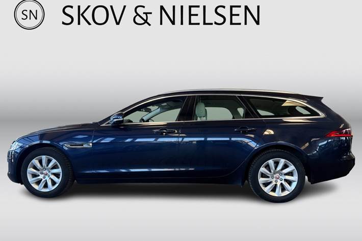 Blå Jaguar XF fra 2018