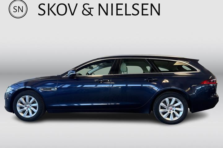 Blå Jaguar XF fra 2018