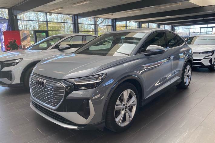 Grå Audi Q4 e-tron fra 2023