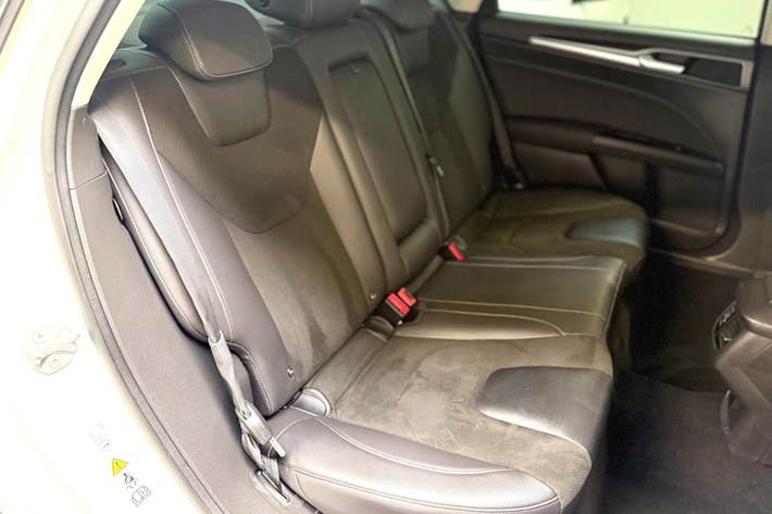 Hvid Ford Mondeo fra 2016