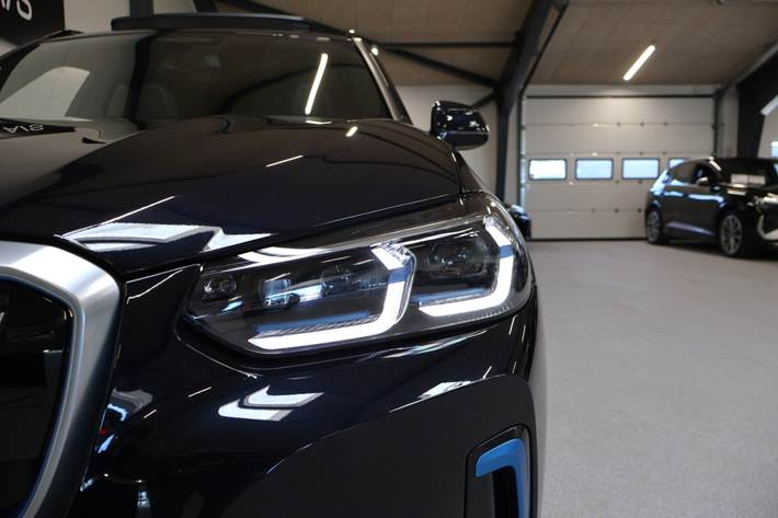 Sort BMW iX3 fra 2023