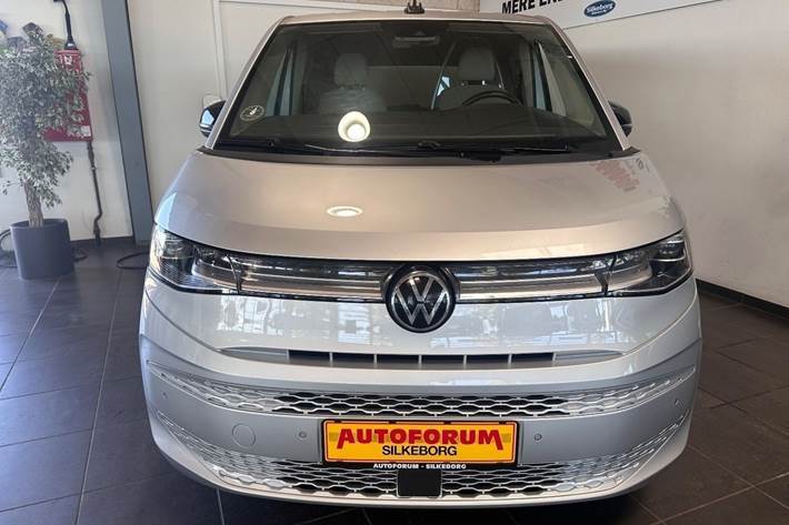 Grå VW Multivan fra 2023