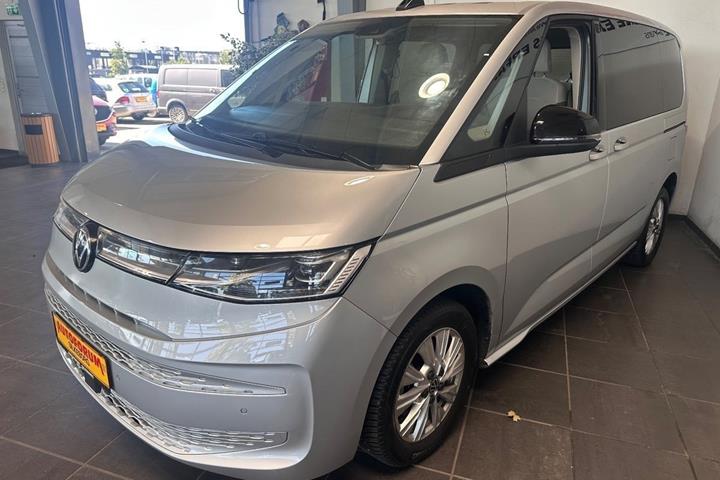 Grå VW Multivan fra 2023