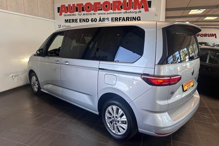 Grå VW Multivan fra 2023