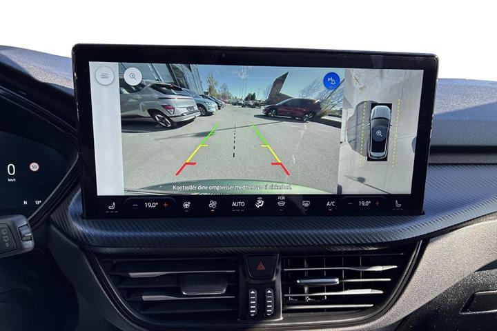 Grøn Ford Kuga fra 2024