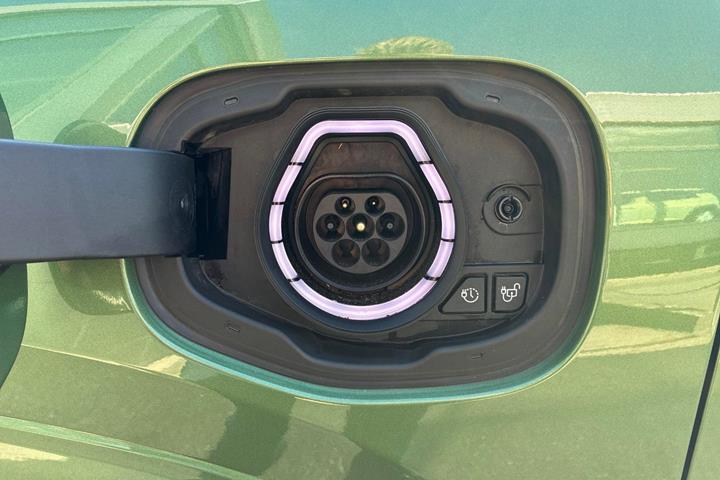 Grøn Ford Kuga fra 2024