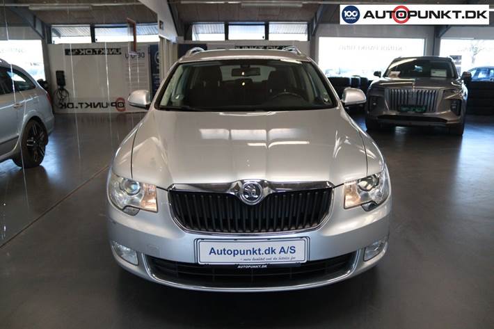 Sølv Skoda Superb fra 2010