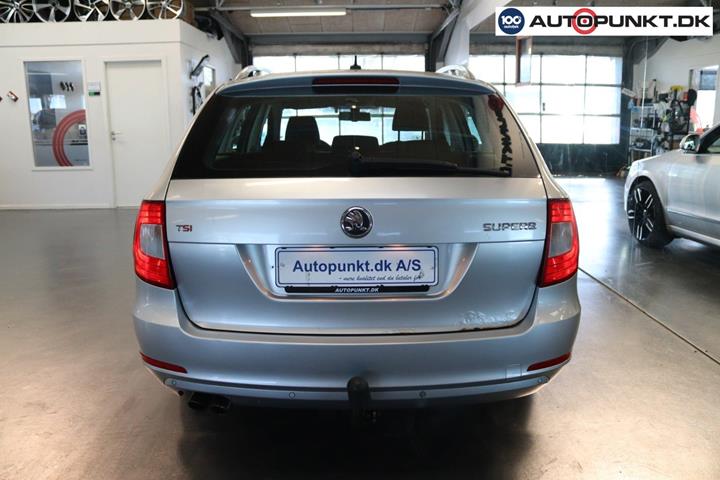 Sølv Skoda Superb fra 2010