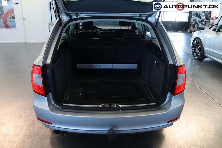 Sølv Skoda Superb fra 2010