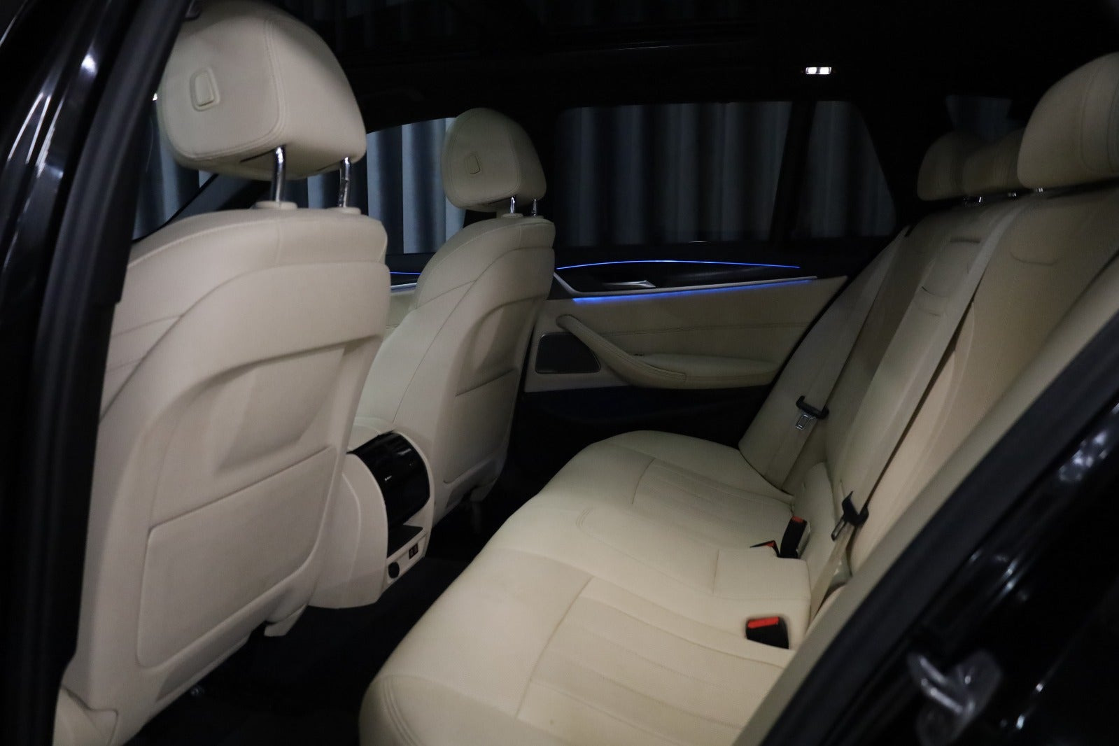 Sort BMW 530e fra 2023