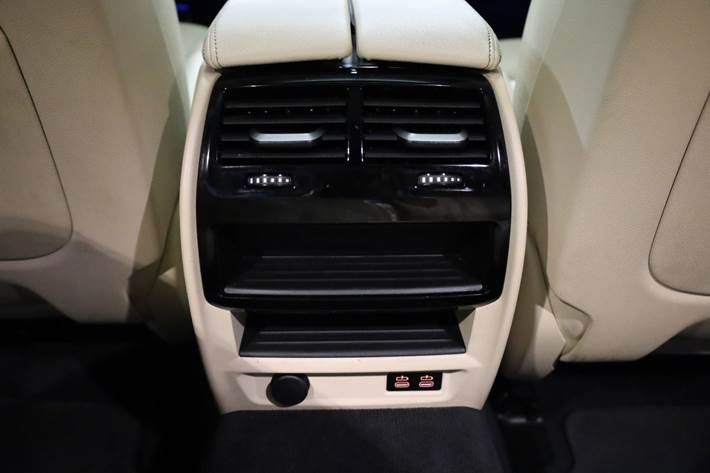 Sort BMW 530e fra 2023