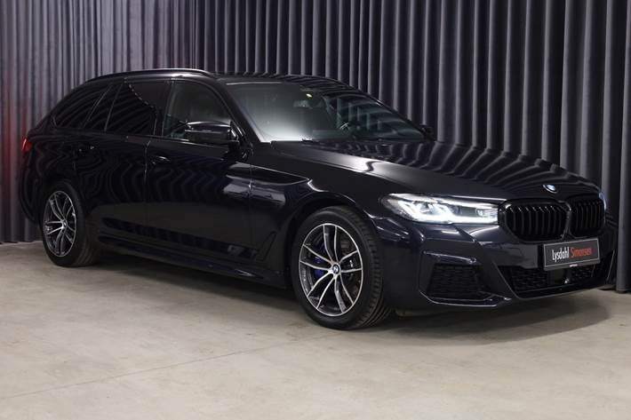 Sort BMW 530e fra 2021