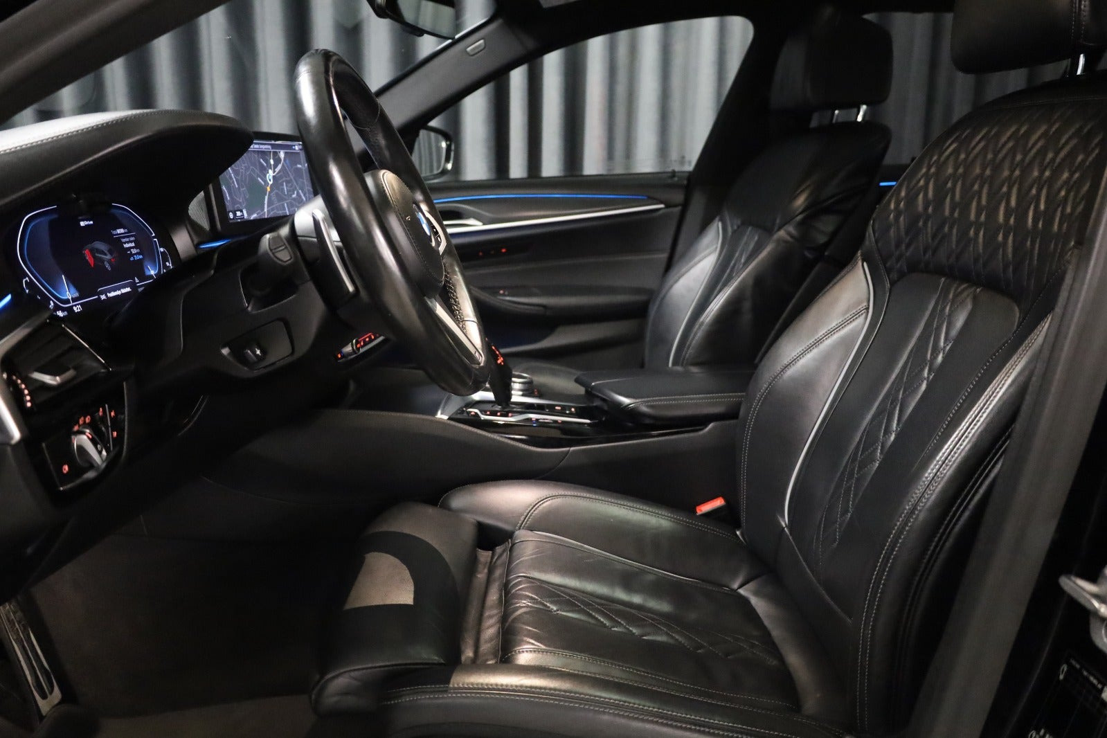 Sort BMW 530e fra 2021