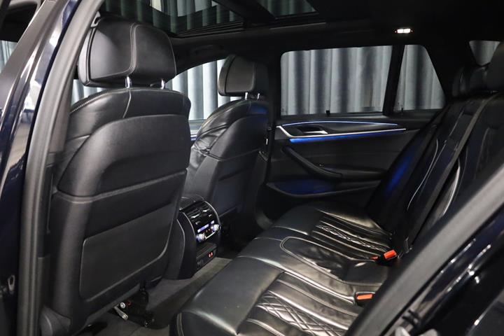 Sort BMW 530e fra 2021