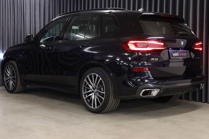 Sort BMW X5 fra 2022