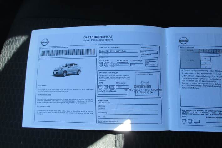 Sølv Nissan Micra fra 2012