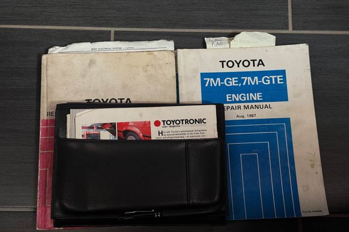 Hvid Toyota Supra fra 1986