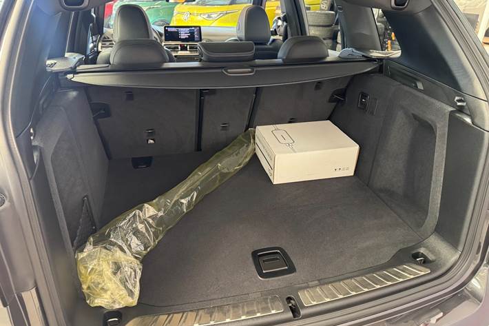 Grå BMW iX3 fra 2023