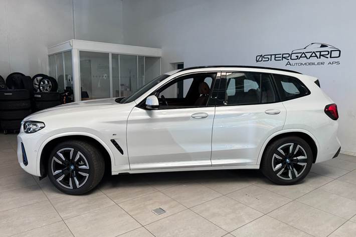 Hvid BMW iX3 fra 2024