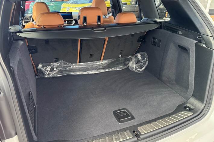 Hvid BMW iX3 fra 2024