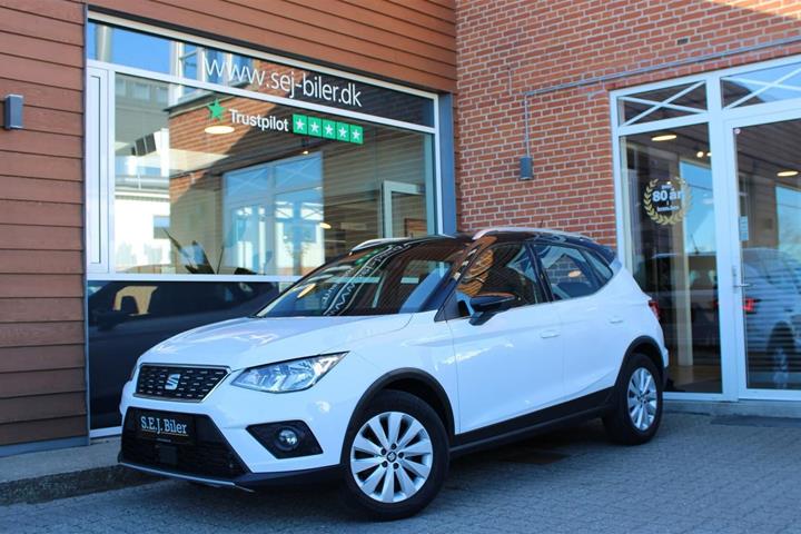Hvid Seat Arona fra 2020 set udefra
