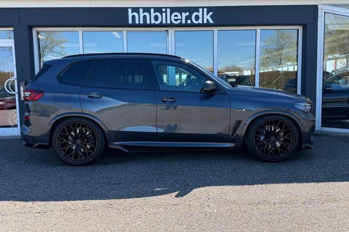 Grå BMW X5 fra 2021