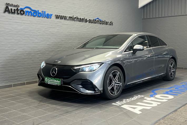 Grå Mercedes EQE350 fra 2024 set udefra