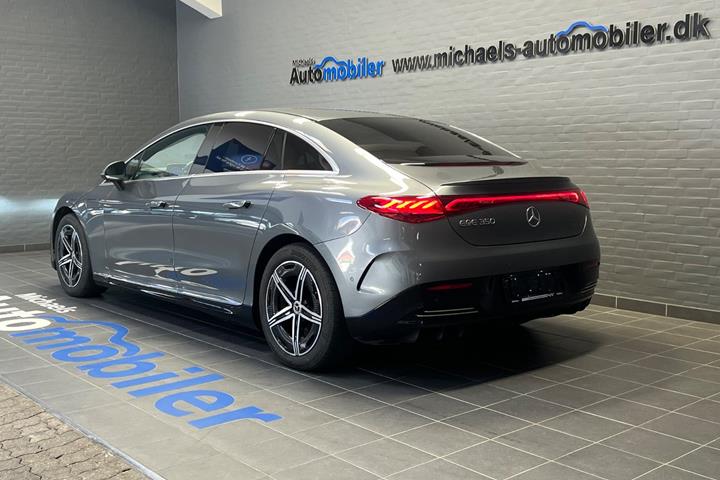Grå Mercedes EQE350 fra 2024