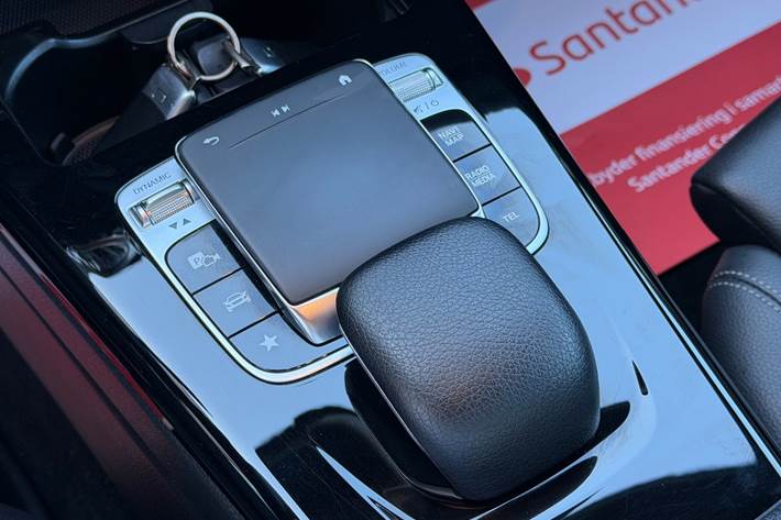 Sort Mercedes CLA200 fra 2019