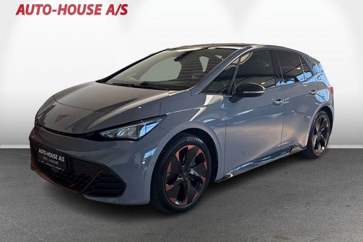 Grå Cupra Born fra 2023 set udefra