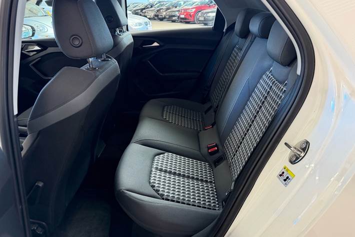 Hvid Audi A1 fra 2022