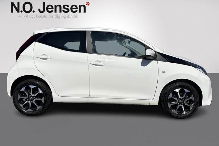 Hvid Toyota Aygo fra 2020