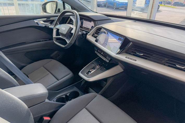 Hvid Audi Q4 fra 2024