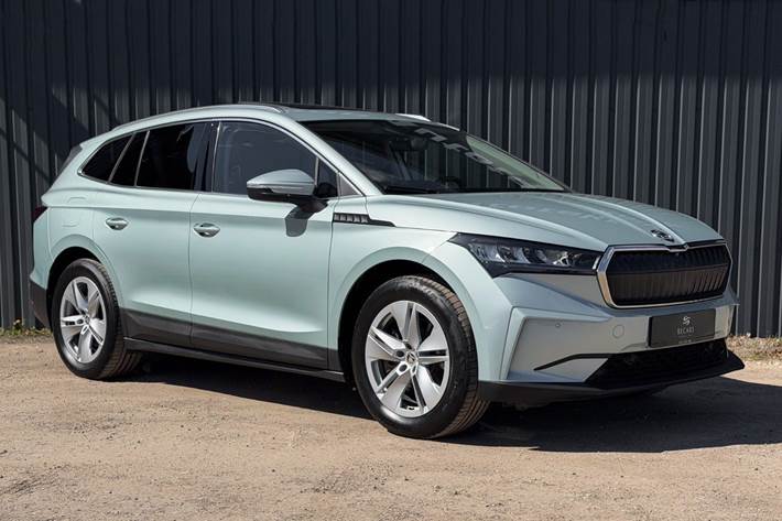 Grøn Skoda Enyaq fra 2023