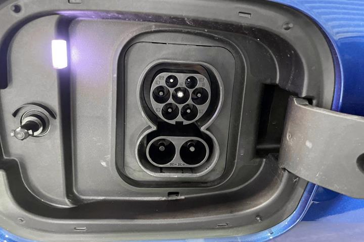 Blå Mini Aceman E fra 2025