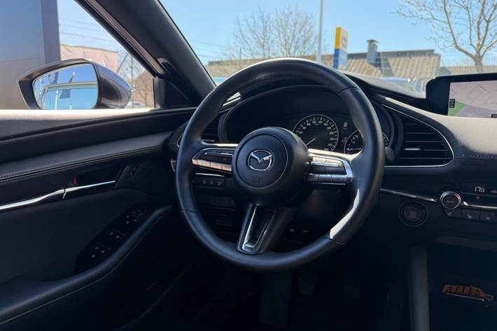 Grå Mazda 3 fra 2020