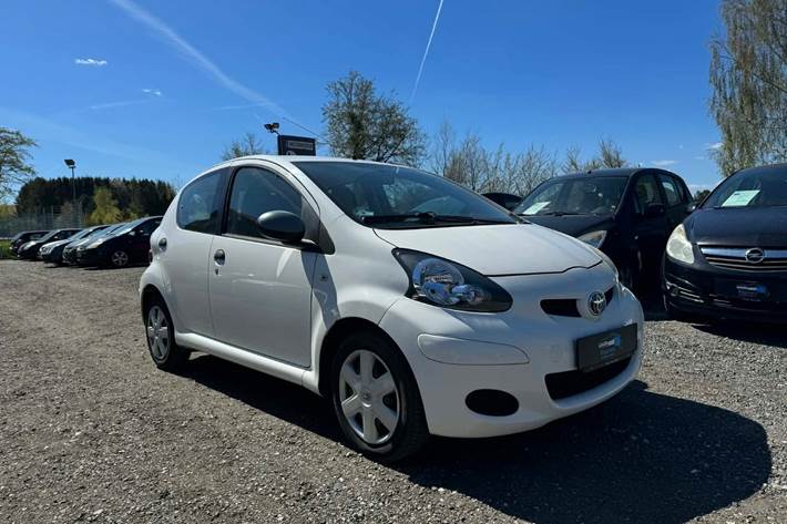 Hvid Toyota Aygo fra 2009
