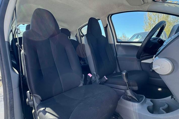 Hvid Toyota Aygo fra 2009