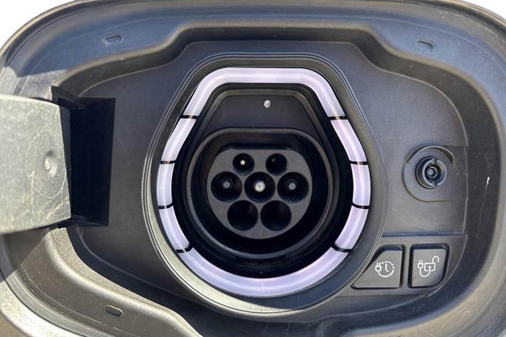 Grå Ford Kuga fra 2020