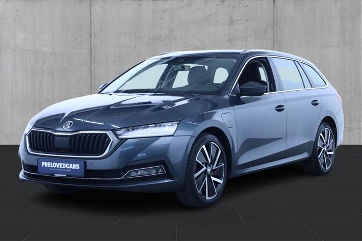 Grå Skoda Octavia fra 2021