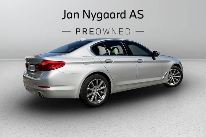 Sølv BMW 520i fra 2018