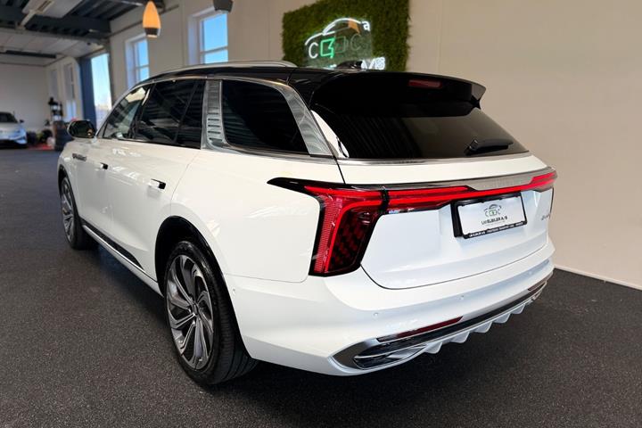 Hvid Hongqi E-HS9 fra 2025