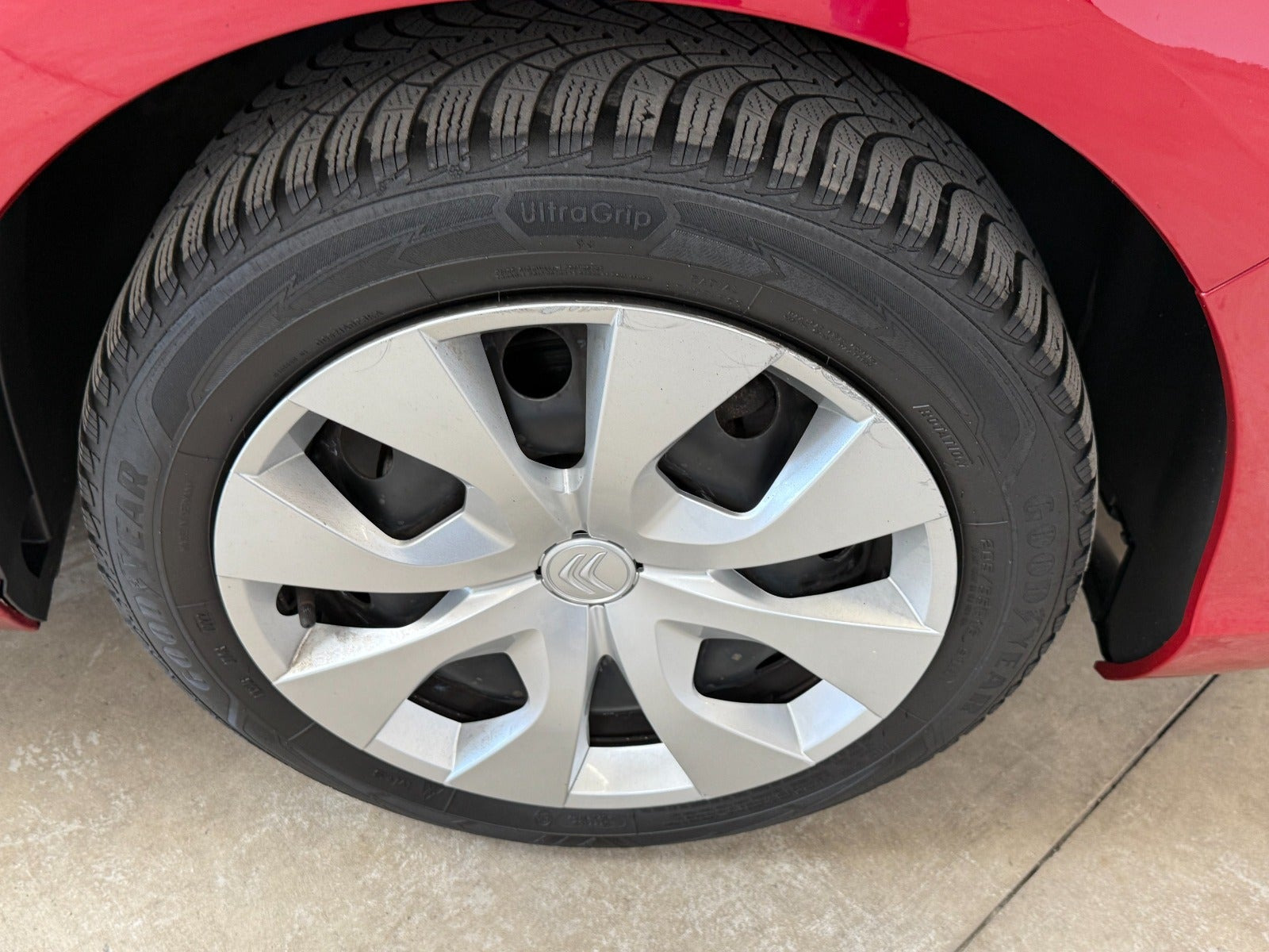 Rød Citroën C4 fra 2016